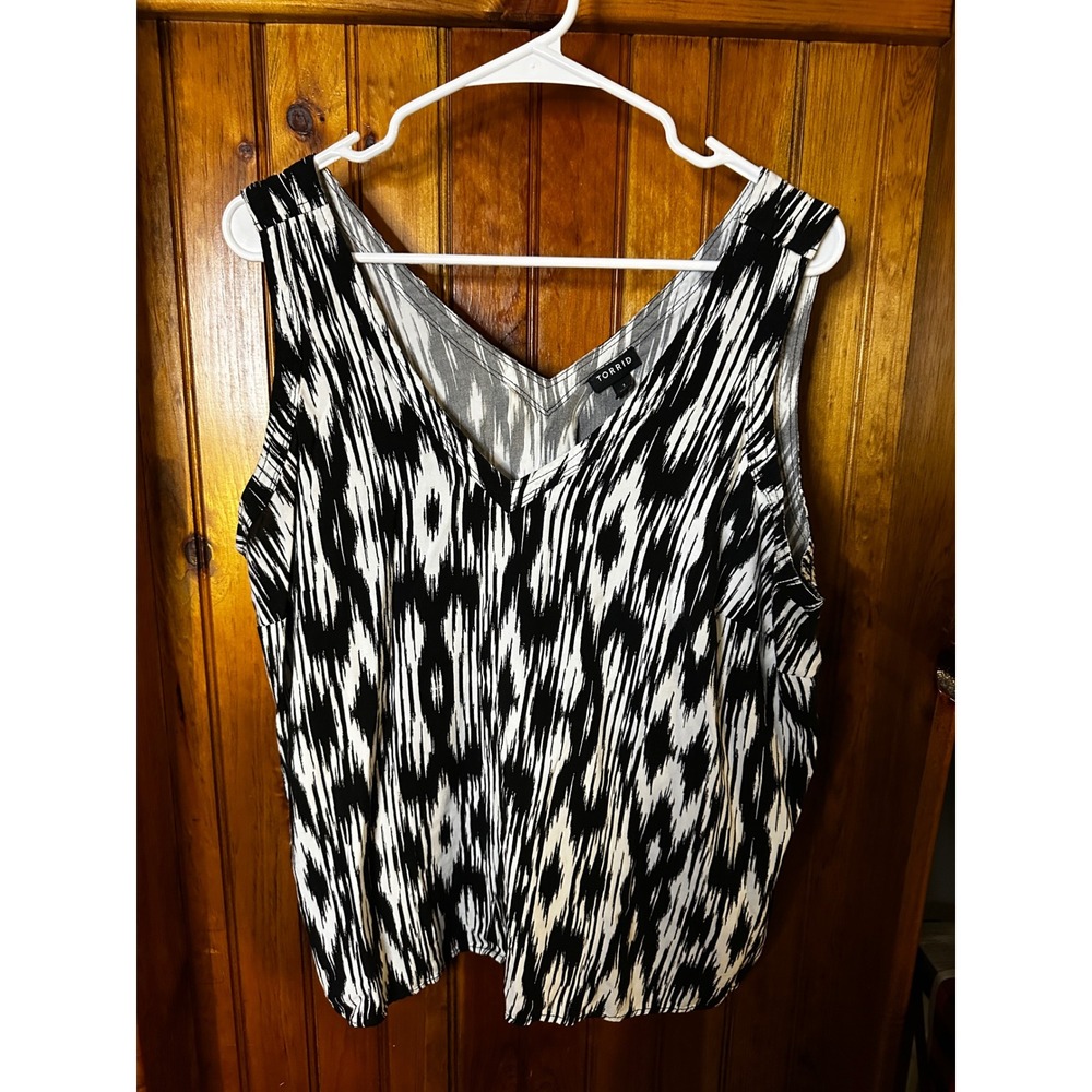 Torrid Black White Ikat Print‎ V Neck Sleeveless Tank Top Plus Size 1x